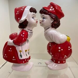 Vintage Kissing Figurines in Red and White